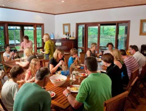 Outstanding family holiday - group B&B/farmstay in Bilpin, Blue Mountains. - Image 2