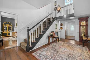 Hows Manor - Luxury Historic Farmhouse Circa 1840 - Image 2