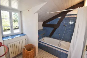 Charming house with shared heated swimming pool and landscaped park - Image 3