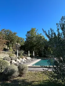 Bastide tæt på landsbyen og afsides beliggenhed, fantastisk udsigt over Grand Luberon - Image 5