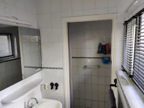 Maison de forêt chaleureuse avec jacuzzi et beaucoup d'intimité - Image 4