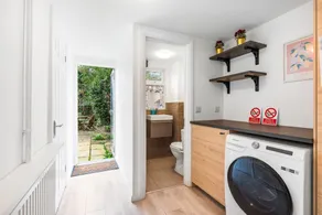 Central Horsham 5BR Home Parking Pets Allowed - Image 4