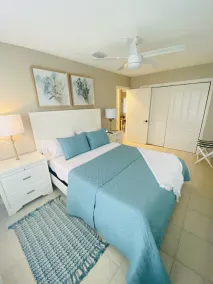 Waterfront Palm Cottage - Image 4