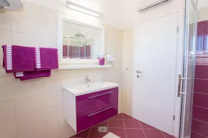 Holiday apartment with pool - Image 2