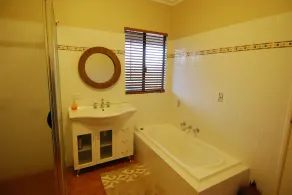 Large House on Acreage+River+BeautifulViews+sleeps14+Hire of optional gypsy vans - Image 4