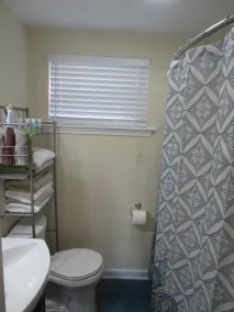 2 Bedroom Apartment Near Downtown Durham - Image 2