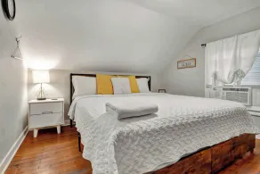 Spacious 4BR Home with Cozy Vibes in Louisville - Image 5