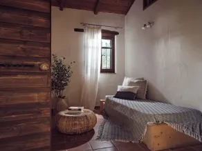 Leedas Farm Cottage with private pool - Image 5