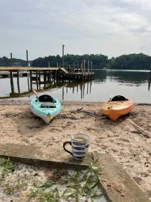 Lakefront, two bedroom, full bath. Relax, swim, kayak & fish on Lake Lookout. - Image 3