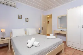 Antigoni Beach House - Image 4