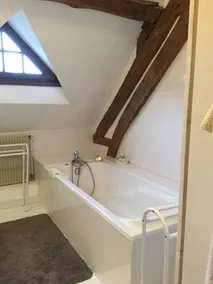 Charmerende sommerhus på en gård på renoveret ejendom omgivet af natur. - Image 3