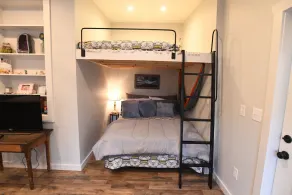 Newly renovated studio Apartment in Downtown Lexington. 5 min walk to W&L or VMI - Image 3