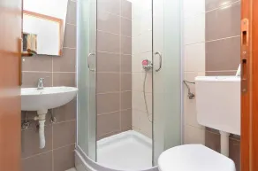 Holiday apartment with air conditioning and pool - Image 2