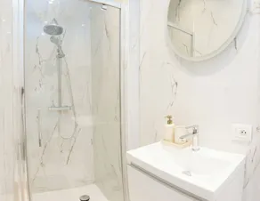 One Lux Stay Near Central Station - Image 4