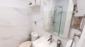 Apartment with sea and mountain views. Close to everything and ideal connections. - Image 5