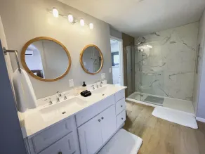 Finn's Hideaway -Modern family river home - Image 4