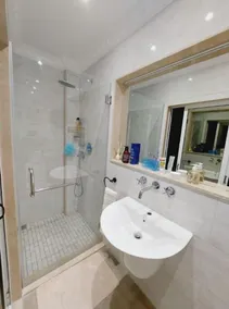 Upscale luxurious apartment with a superb view. - Image 2