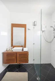 PropertyOne: Entire Home with private swimming pool and jacuzzi. - Image 3