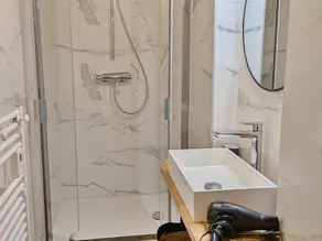 Charmante maison de maître au bord d'un étang avec activités et équipements familiaux à Cossé-le-Vivien - Image 4