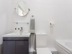 Apartment in Folkestone near Sandgate Beach - Image 4