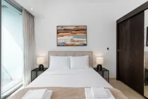 Big, Bright, Luxury Marina View Apt near Beach - Image 4