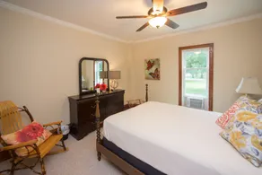 Charming Resort in the Heart of Bemus Village on CHQ Lake - Image 2