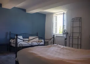 La Verdette, house sleeps 7, private pool, garden with trees - Image 5