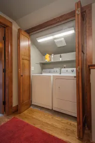 Superb Music Themed Bungalow Close to Everything Ideal Executive or Family Stay - Image 2