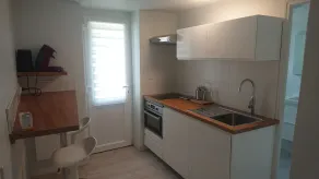 Newly renovated studio in the heart of town, separate kitchen - Image 3