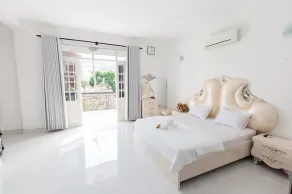 Villa 2. 4 Lac Long Quan - Image 5