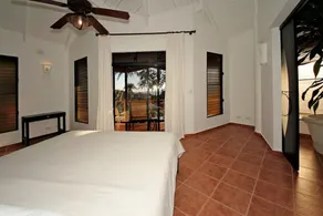 Sea-views penthouse in beachfront residence, near all, 2BD/2BTH, pool, internet - Image 5