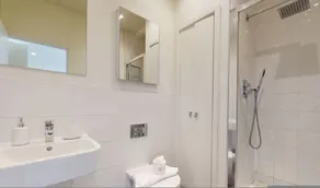 Luxury Apartment - Town Centre North Stevenage - Image 4