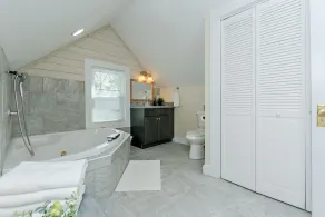 Modern Comfort Meets Relaxation- Spa Style Master with a Jacuzzi& Outdoor Oasis - Image 5