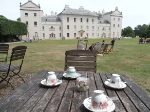 Daymer Apartment offers beautiful gardens, outdoor pool in summer and games room - Image 4