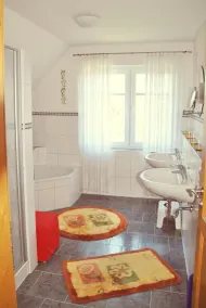 Luxury vacation home by sea, boat dock, handicap accessible & allergy friendly - Image 5