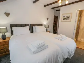 CAE LLECI, pet friendly, character holiday cottage in Dolgellau - Image 5