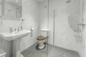 Upper Valley Barns - Six Bedroom Villa, Sleeps 14 - Image 4