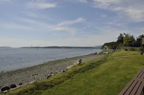 Waterfront Village Beach House - Image 4