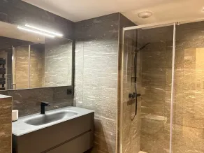 Luxury Apartment in Village Center with Modern Amenities - Image 2