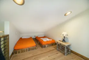 Husky Hideaway - Mountain views, Pet-friendly, Wi-Fi, and King Bed. - Image 5