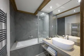 Wifi, ski-in/ski-out & foot of the slopes, fitness, swimming pool, sauna, hammam, balcony - Image 5