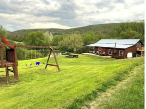 Edgewood Lodge Mountain Retreat - Image 2