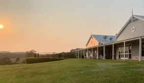 GREENACRES FARMSTAY LUXURY RURAL RETREAT PEACEFUL PRIVATE sleeps 10 guests . - Image 2