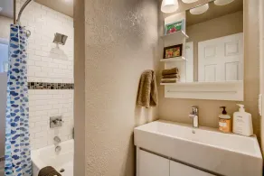 Logan Street Urban Refuge - Private Carriage House - Image 2
