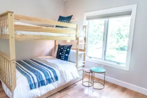 Water View Modern Villa 8 minutes to Newport, Sleeps 8,Near Beaches! WiFi  - Image 4