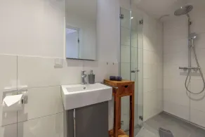 Penthouse Moos - Image 4