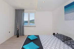 Holiday apartment with balcony and air conditioning - Image 3
