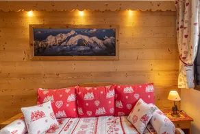 Apartment \"Amanuq Lovely Apartment\" with Mountain View, Private Balcony & Wi-Fi - Image 5