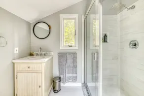 Large East Hampton house with heated pool and home gym - fully fenced - Image 2