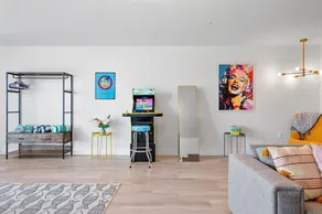 Loft Style Unit with Open Layout - Image 2
